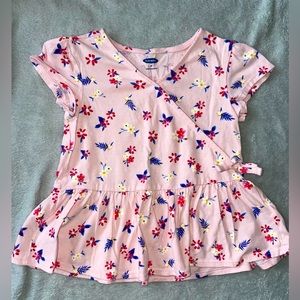 2/$12 Old navy Pink flower shirt, like new condition